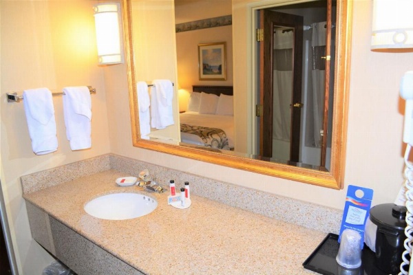 Baymont by Wyndham Waterford/Burlington WI image 26